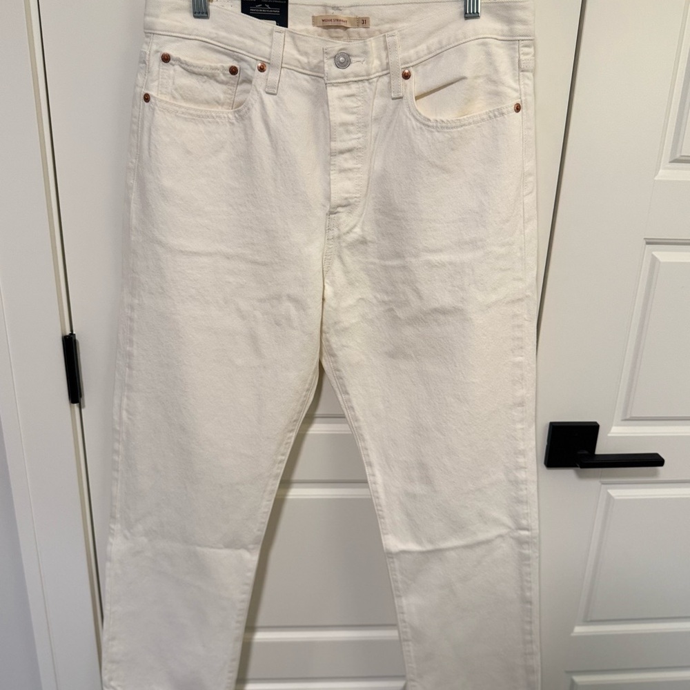Levi's Women's Cream Wedgie Straight Leg Jeans - Picture 9 of 12
